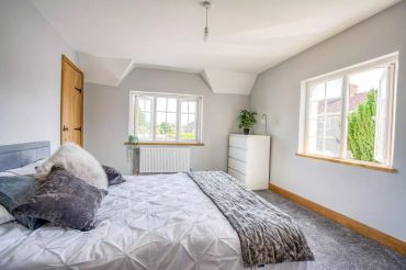 Minimalist bedroom renovation